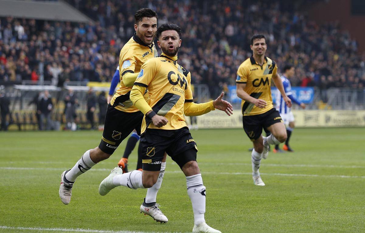 赛前阿贾克斯备战荷甲，更衣室发声细节曝光，更衣室稳定，资深球员宣示担当