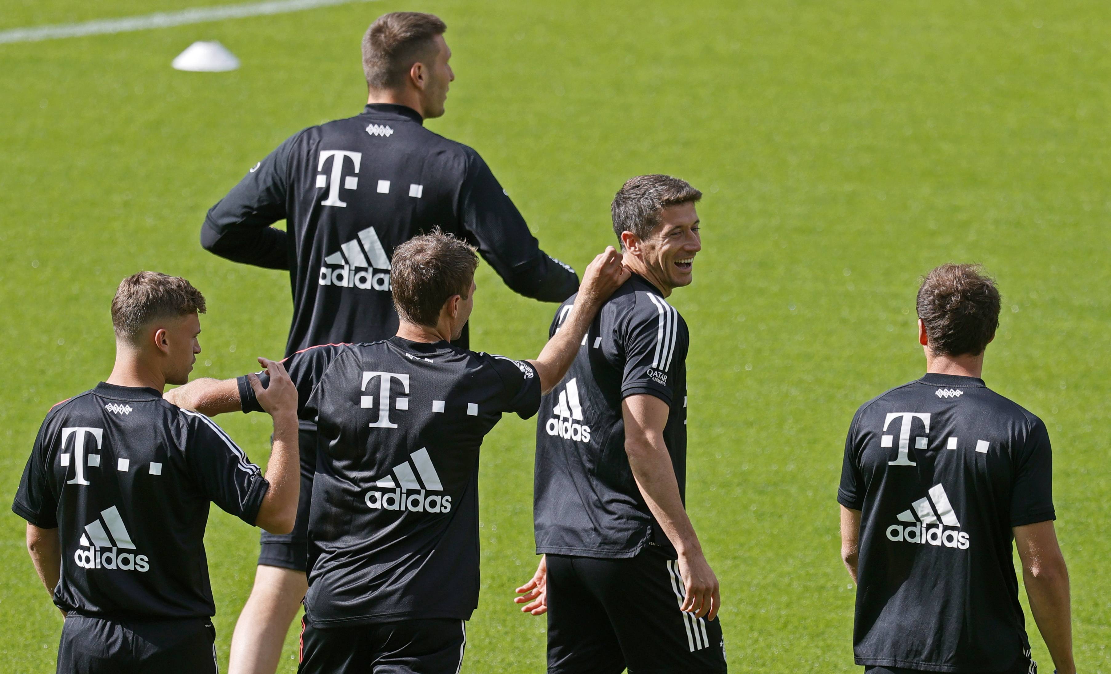 九游体育官网-集结日塞维利亚备战德国杯，内部沟通细节曝光，质疑声仍在，医务组通报恢复(德国杯29日最新消息)