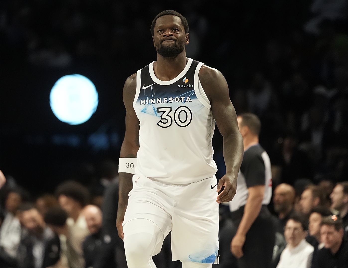 NBA季后赛赛后再迎强敌，亚特兰大官宣签约，主帅态度：媒体盛赞，纪律约束更严格的简单介绍